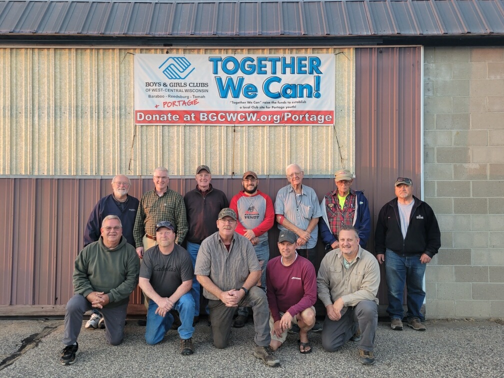 Group picture of EAA Chapter 371