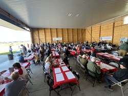 The fly-in crowd